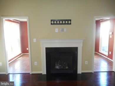 23829 Burdette Forest Rd, Clarksburg, MD 20871 - photo 7