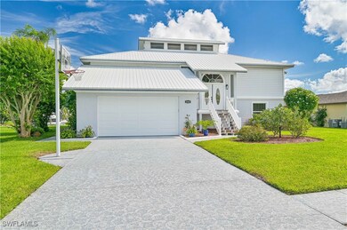View of front of property featuring a front yard