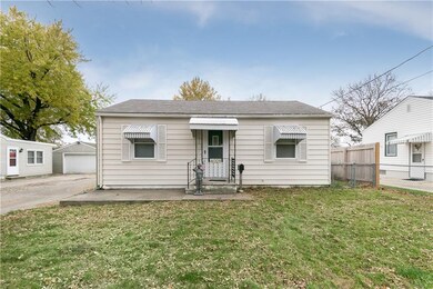 4028 15th St, Des Moines, IA 50313 - photo 2