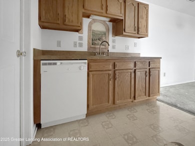 322 Pere Marquette Dr unit 15, Lansing, MI 48912 - photo 7