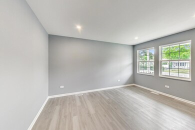 913 Pine St, Waukegan, IL 60085 - photo 6