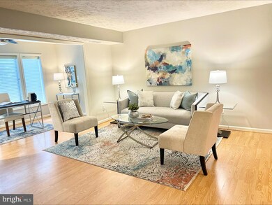 2226 Hunters Run Dr, Reston, VA 20191 - photo 4