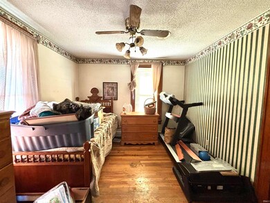 250 D St NE, Linton, IN 47441 - photo 3