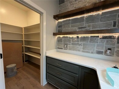 1605 SW Arbor Park Dr, Lee's Summit, MO 64082 - photo 7