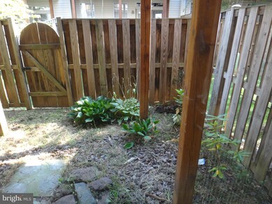 2607 Tarleton Corner Dr, Herndon, VA 20171 - photo 4