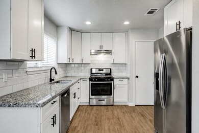 8123 Split Pine Dr, Houston, TX 77040 - photo 5