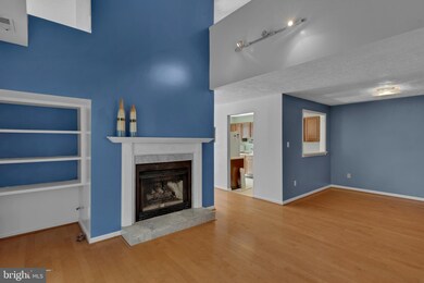 10042 Oakton Terrace Rd, Oakton, VA 22124 - photo 5