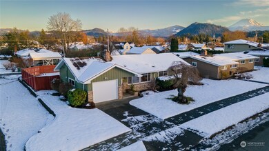 1079 Florence St, Enumclaw, WA 98022 - photo 2