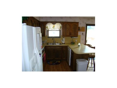 Kitchen and breakfast bar.