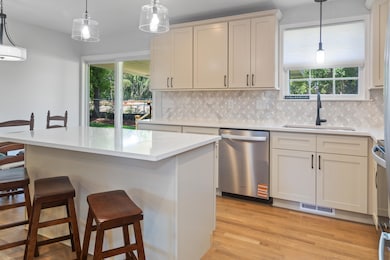 1261 Hampshire Rd, Charleston, SC 29412 - photo 6