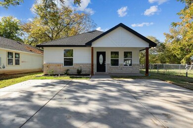 815 Ritchey St, Gainesville, TX 76240 - photo 2