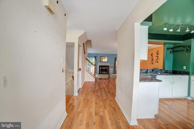 6304 Mary Todd Ct, Centreville, VA 20121 - photo 4