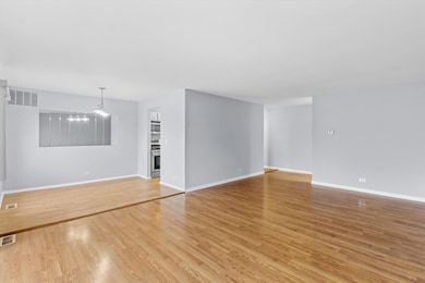 3026 Roberts Dr unit 7, Woodridge, IL 60517 - photo 4