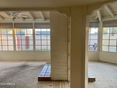 Double fireplace for LR and FR
