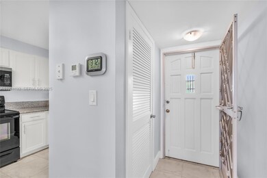 9800 N Hollybrook Lake Dr unit 210, Pembroke Pines, FL 33025 - photo 4