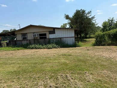 2318 E 2070 Rd, Hugo, OK 74743 - photo 2