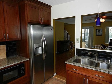 565 Quaker Ln unit 135, West Warwick, RI 02893 - photo 2