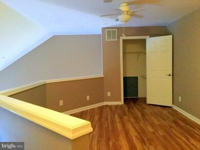 12451 Hayes Ct unit 301, Fairfax, VA 22033 - photo 2