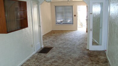 1137%20living%20room%202[1]
