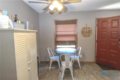 606 Wilson St, Genoa, OH 43430 - photo 4