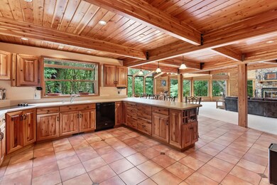 05_2126WagnerRoad_5_Kitchen_HiRes