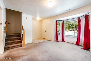 5_Living-Room_high_3717110