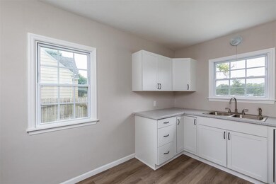 1514 E Pleasant St, Davenport, IA 52803 - photo 7