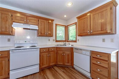 11007 W 70th St, Shawnee, KS 66203 - photo 2