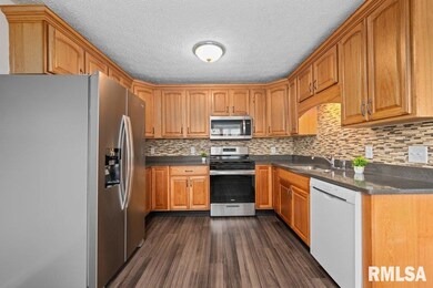 1512 W 48th St, Davenport, IA 52806 - photo 6