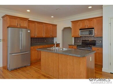 Gourmet Kitchen w/Granite