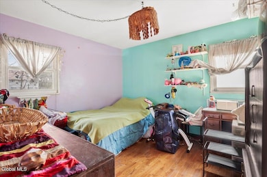 42 Seward St, Saratoga Springs, NY 12866 - photo 4