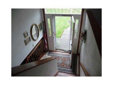 Entry/Foyer.