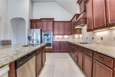 Wall oven and microwave with glass cooktop. Abunda