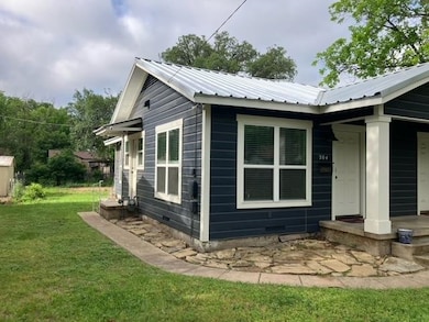 204 E Dry St, San Saba, TX 76877 - photo 2