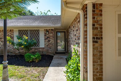 1717 Heather Ln, Alvin, TX 77511 - photo 2