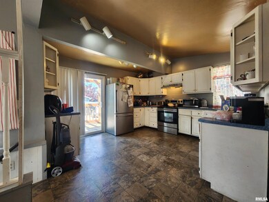 3217 18th Ave, Rock Island, IL 61201 - photo 5