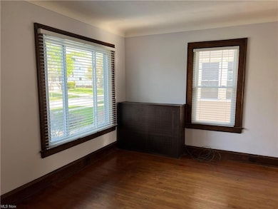 Natural woodwork in living rm & dining rooms