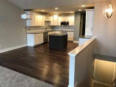 10177 Kitchen and dining area