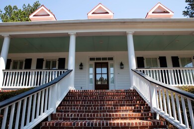 GRAND STAIRCASE