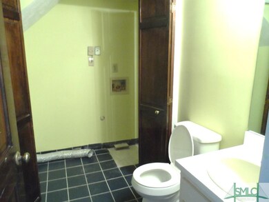 Half bath/Laudry area