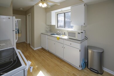 3876 greenleaf cir-105