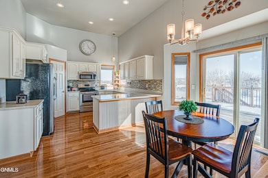 6310 Stonewood Way, Bismarck, ND 58504