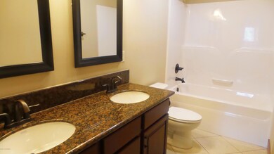 Full Bathroom  - Photo Similar