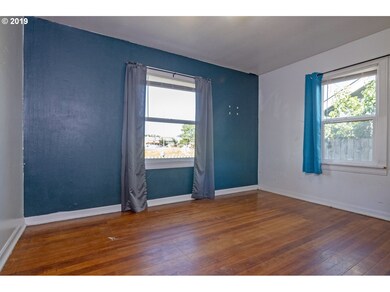 Bedroom, Primary