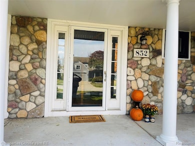 852 Linden Way, Auburn Hills, MI 48326 - photo 7