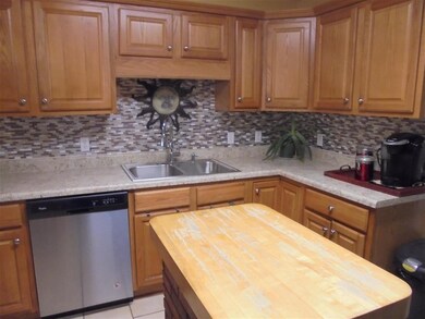 115 Manchester Ln, Byron, GA 31008 - photo 2