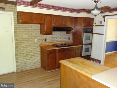 6827 Glencove Dr, Clifton, VA 20124 - photo 3