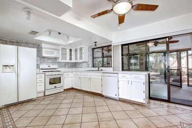 004_Kitchen