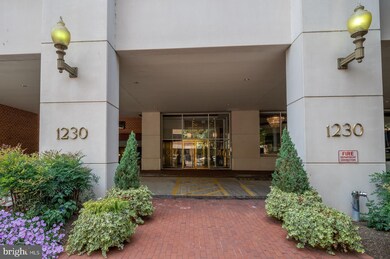 Metropolitan Condos unit 802, Washington, DC 20037 - photo 2