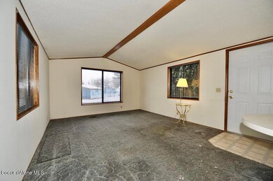 Hayden Pines 8515_living room